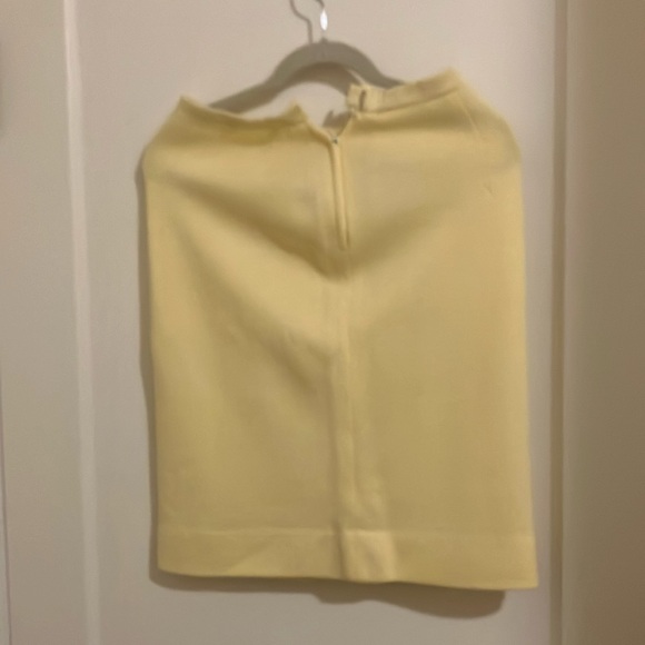 Yellow suit - Picture 9 of 9